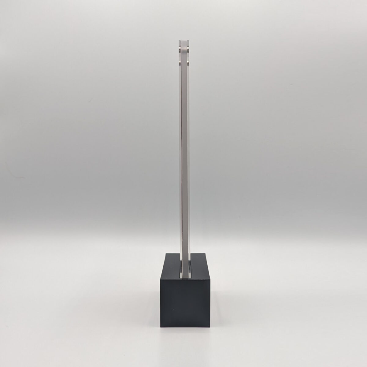 switchTAG GLOW - leuchtender NFC Tischaufsteller mit wechselbaren Inlays – Bild 4